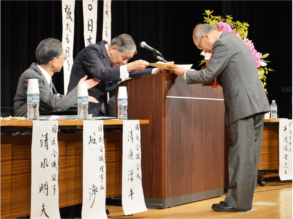 堀渉「改憲川柳」選考委員長